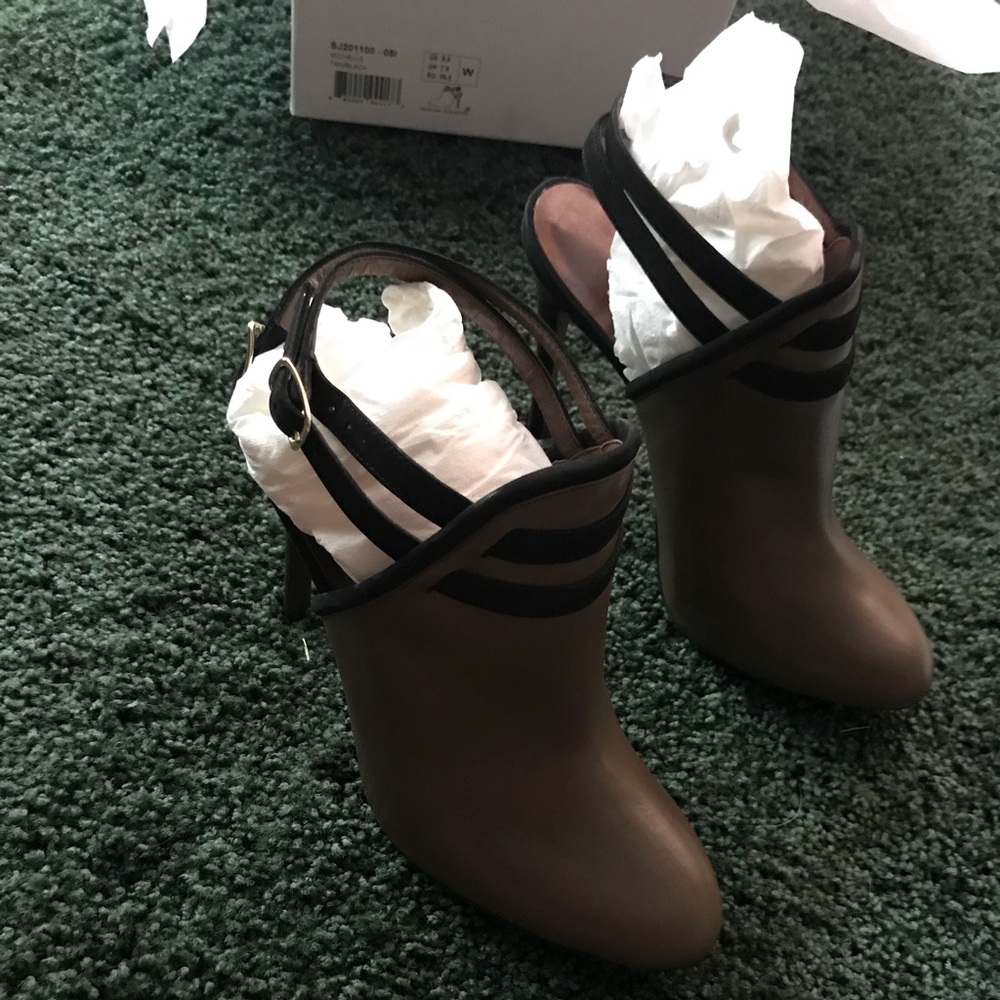 EUC 7 for all mankind heels.